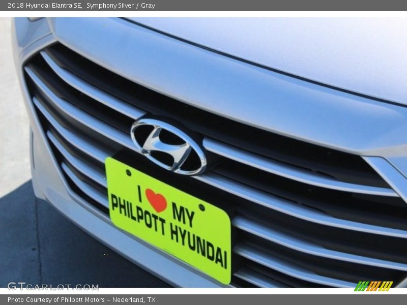 Symphony Silver / Gray 2018 Hyundai Elantra SE