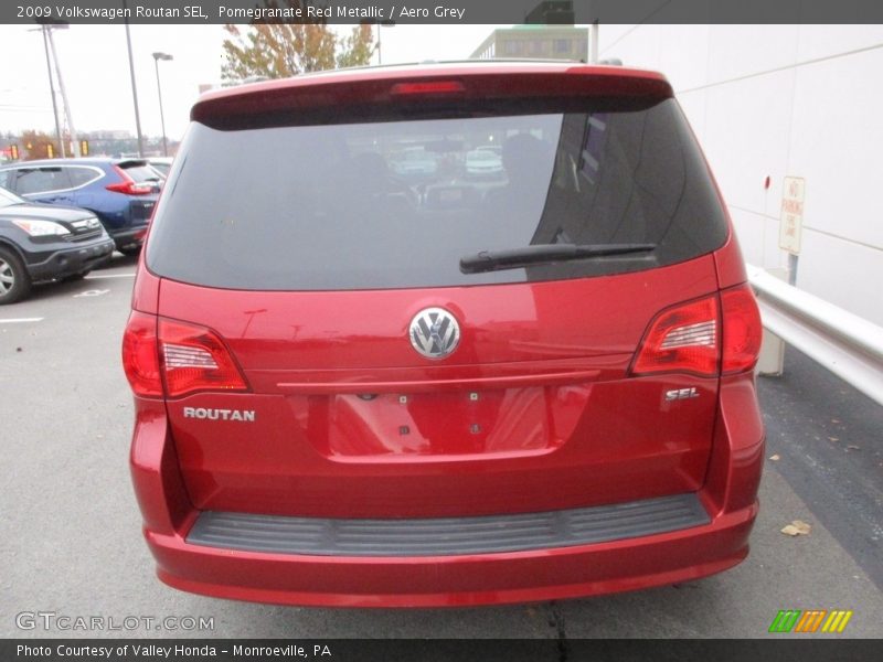 Pomegranate Red Metallic / Aero Grey 2009 Volkswagen Routan SEL
