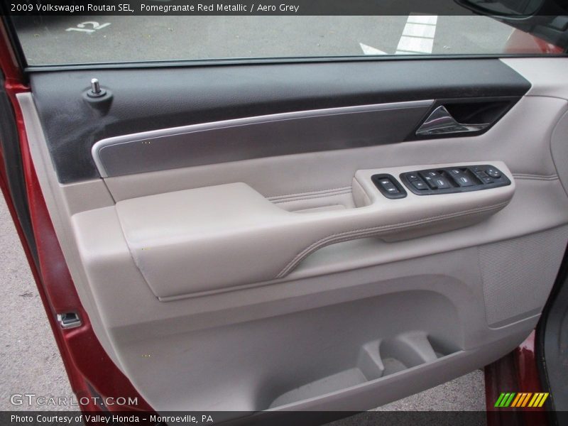 Pomegranate Red Metallic / Aero Grey 2009 Volkswagen Routan SEL