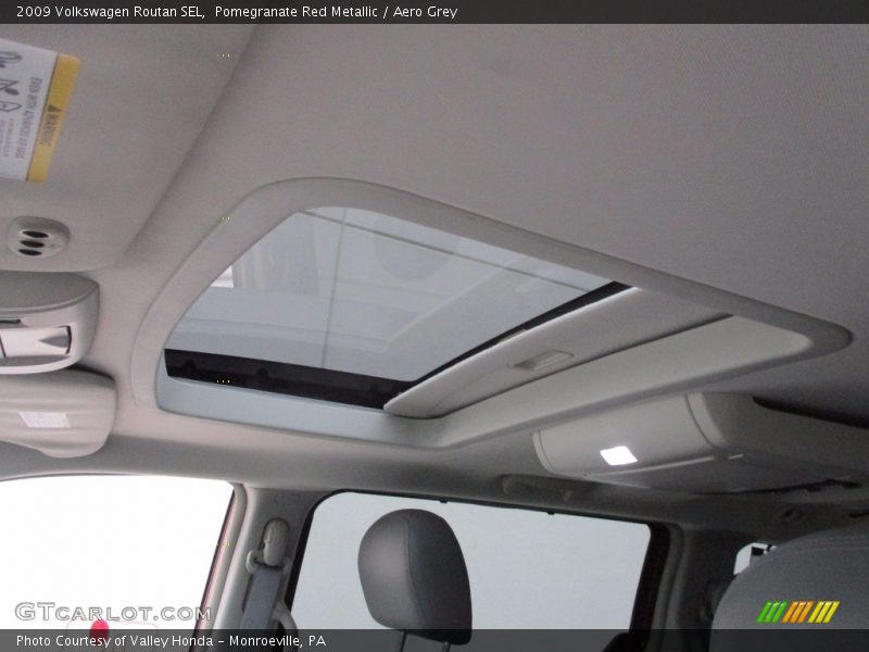 Pomegranate Red Metallic / Aero Grey 2009 Volkswagen Routan SEL