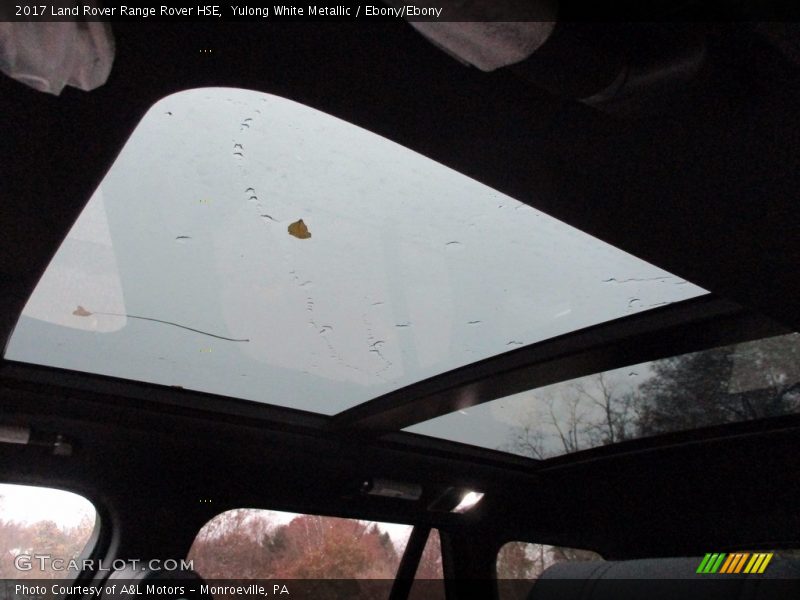Yulong White Metallic / Ebony/Ebony 2017 Land Rover Range Rover HSE