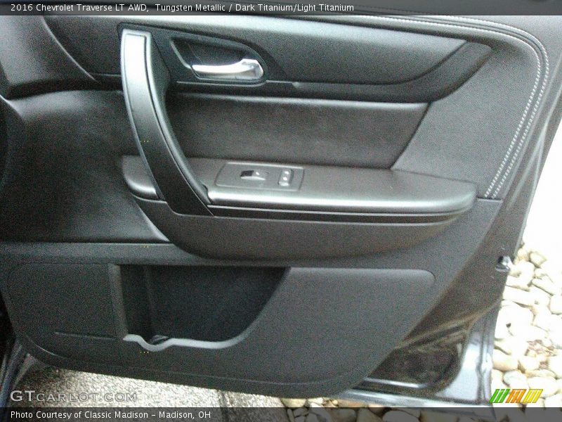 Tungsten Metallic / Dark Titanium/Light Titanium 2016 Chevrolet Traverse LT AWD