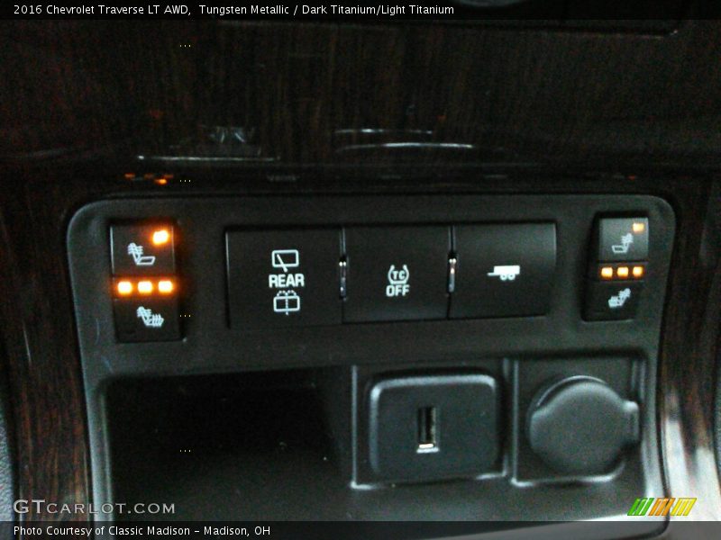 Tungsten Metallic / Dark Titanium/Light Titanium 2016 Chevrolet Traverse LT AWD