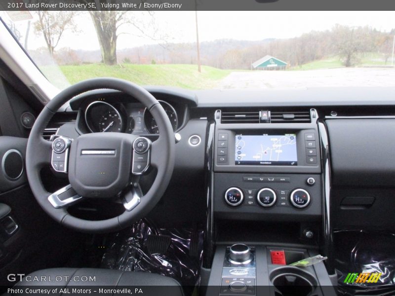 Yulong White / Ebony/Ebony 2017 Land Rover Discovery SE