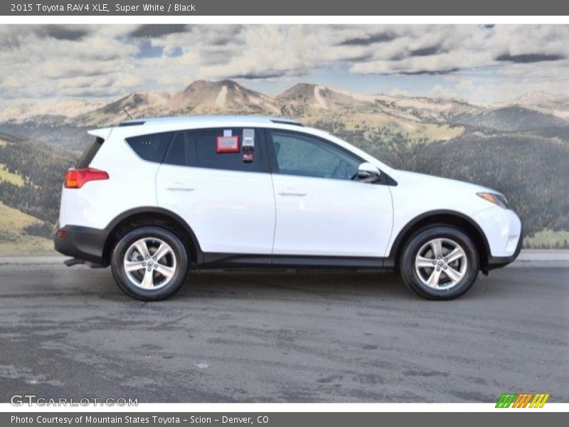 Super White / Black 2015 Toyota RAV4 XLE