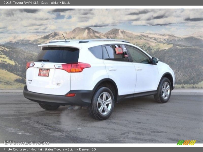Super White / Black 2015 Toyota RAV4 XLE
