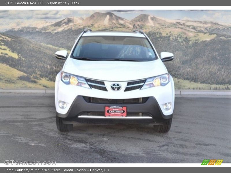 Super White / Black 2015 Toyota RAV4 XLE