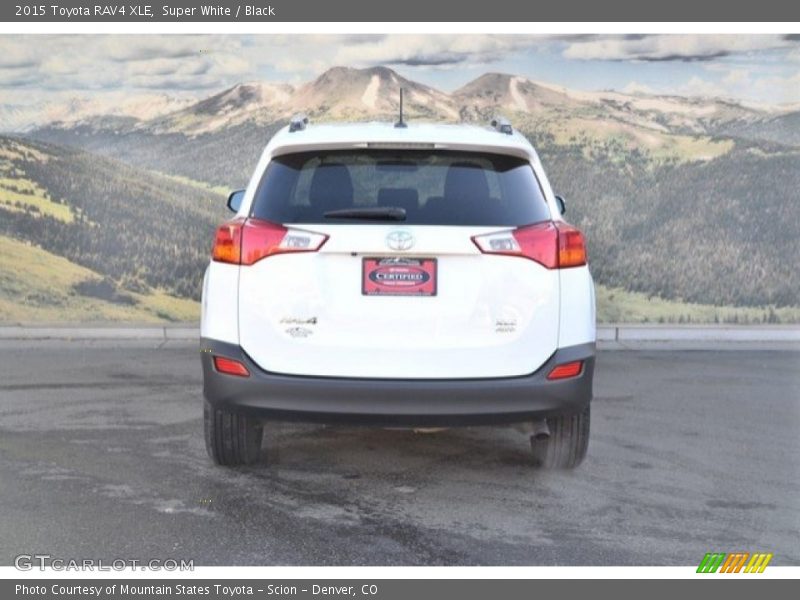 Super White / Black 2015 Toyota RAV4 XLE
