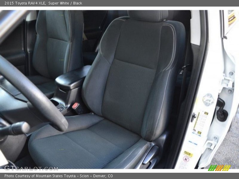 Super White / Black 2015 Toyota RAV4 XLE