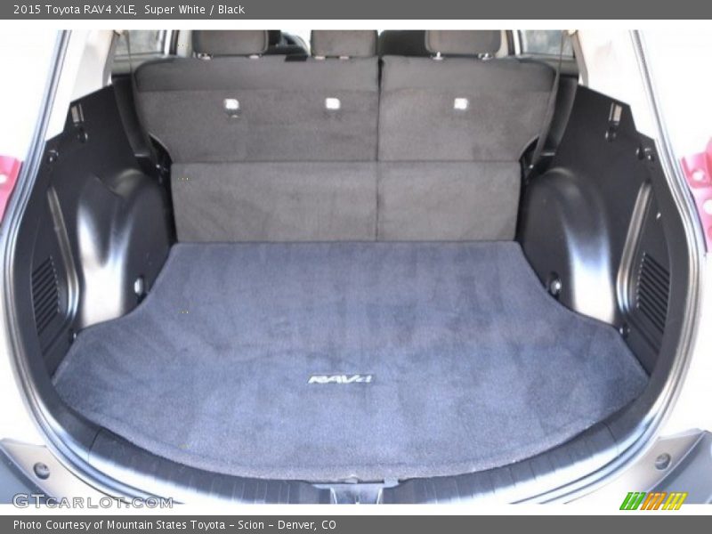 Super White / Black 2015 Toyota RAV4 XLE