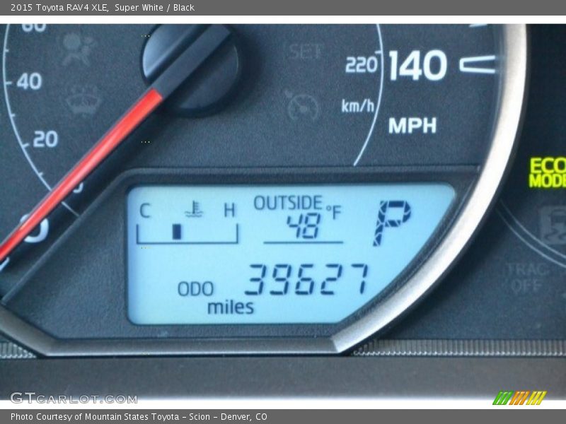Super White / Black 2015 Toyota RAV4 XLE