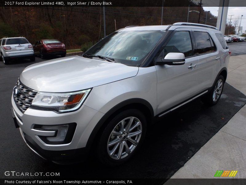 Front 3/4 View of 2017 Explorer Limited 4WD