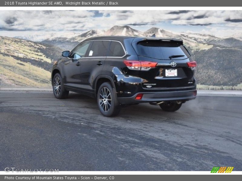 Midnight Black Metallic / Black 2018 Toyota Highlander SE AWD