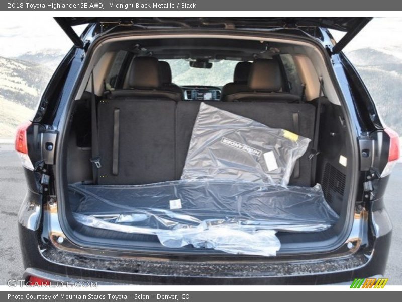Midnight Black Metallic / Black 2018 Toyota Highlander SE AWD