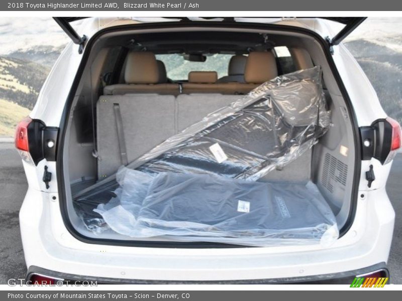 Blizzard White Pearl / Ash 2018 Toyota Highlander Limited AWD