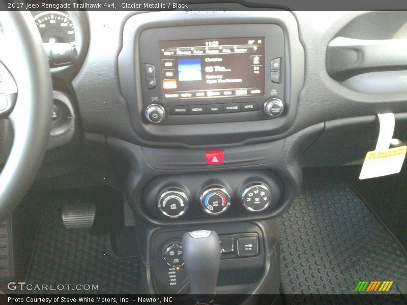 Glacier Metallic / Black 2017 Jeep Renegade Trailhawk 4x4