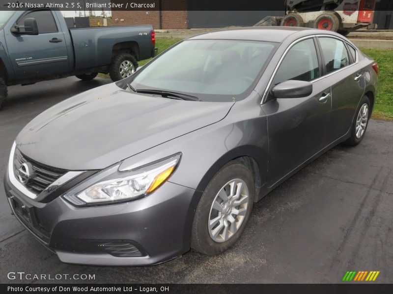 Brilliant Silver / Charcoal 2016 Nissan Altima 2.5 S