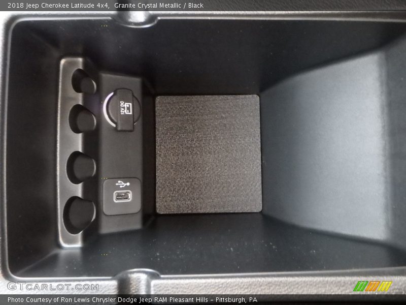 Granite Crystal Metallic / Black 2018 Jeep Cherokee Latitude 4x4