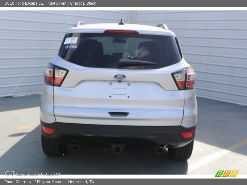 Ingot Silver / Charcoal Black 2018 Ford Escape SE