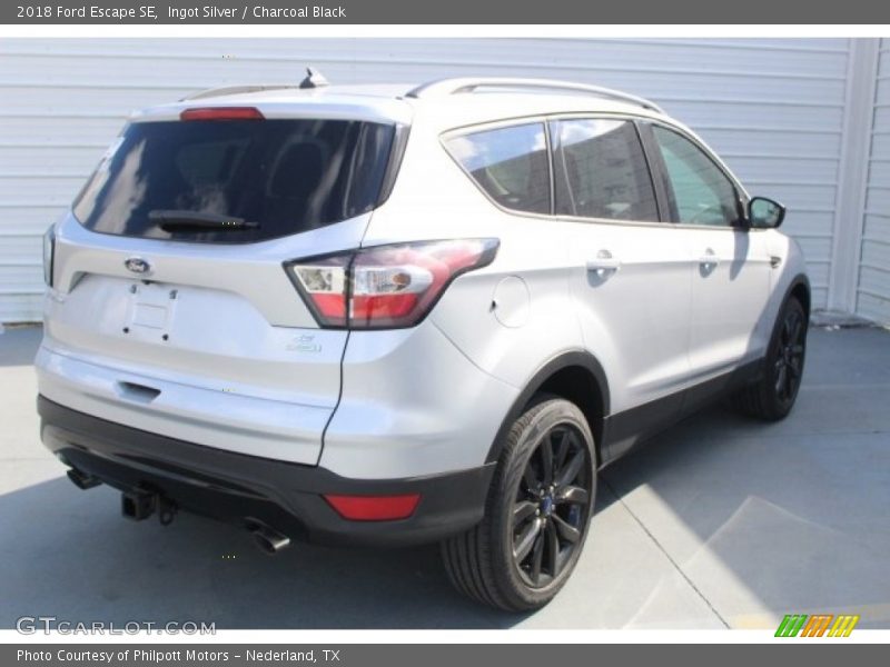 Ingot Silver / Charcoal Black 2018 Ford Escape SE