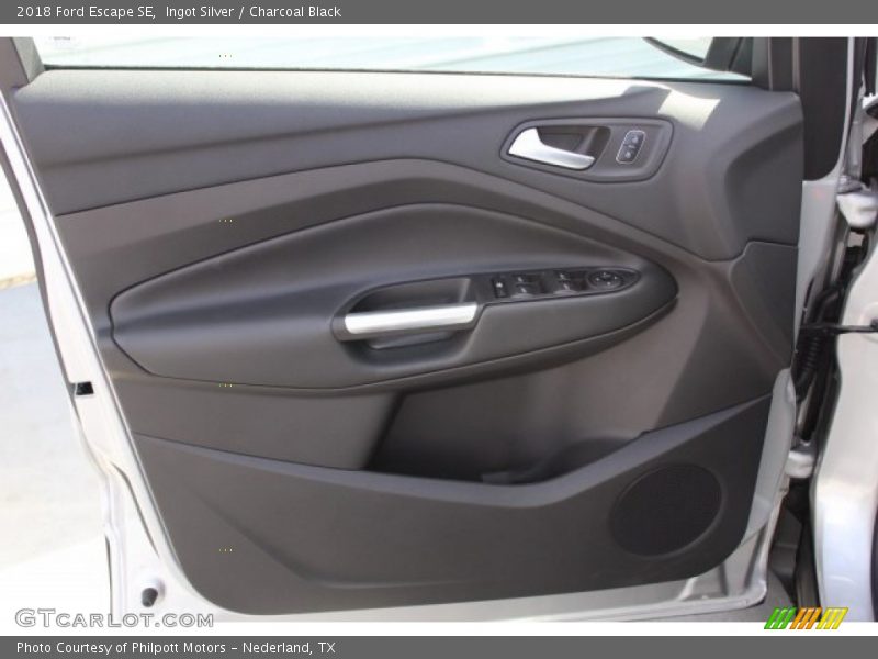 Ingot Silver / Charcoal Black 2018 Ford Escape SE