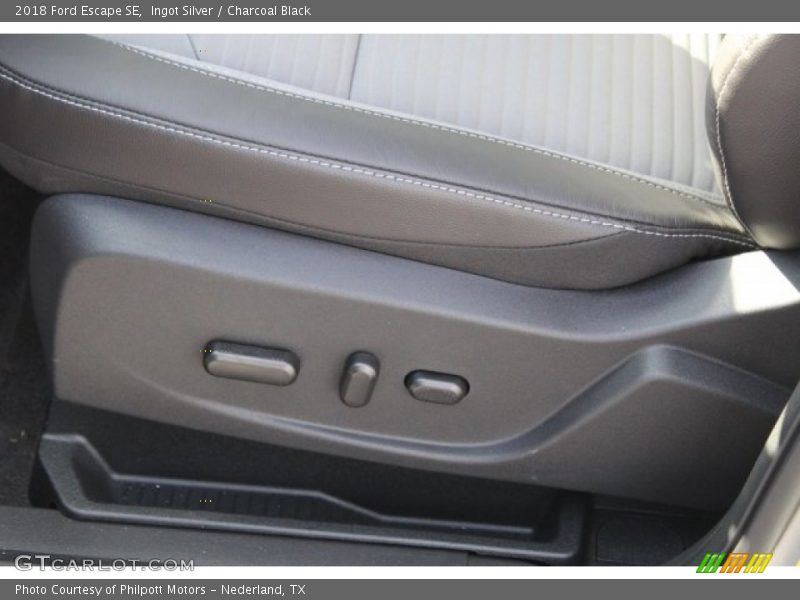 Ingot Silver / Charcoal Black 2018 Ford Escape SE