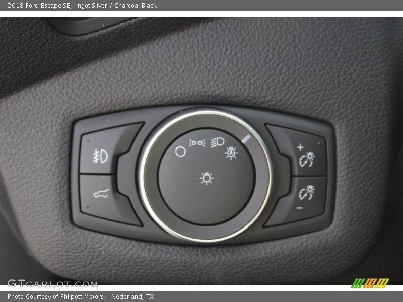 Ingot Silver / Charcoal Black 2018 Ford Escape SE