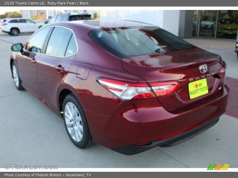 Ruby Flare Pearl / Black 2018 Toyota Camry LE