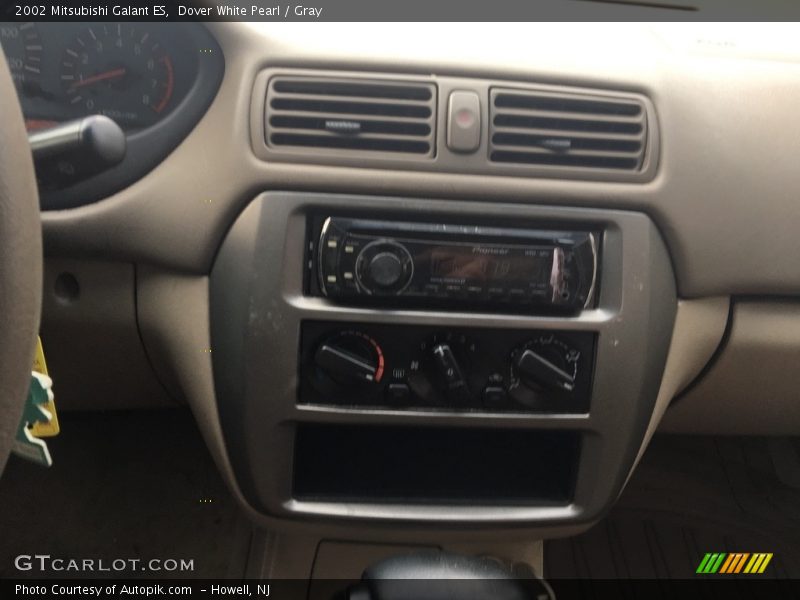 Dover White Pearl / Gray 2002 Mitsubishi Galant ES