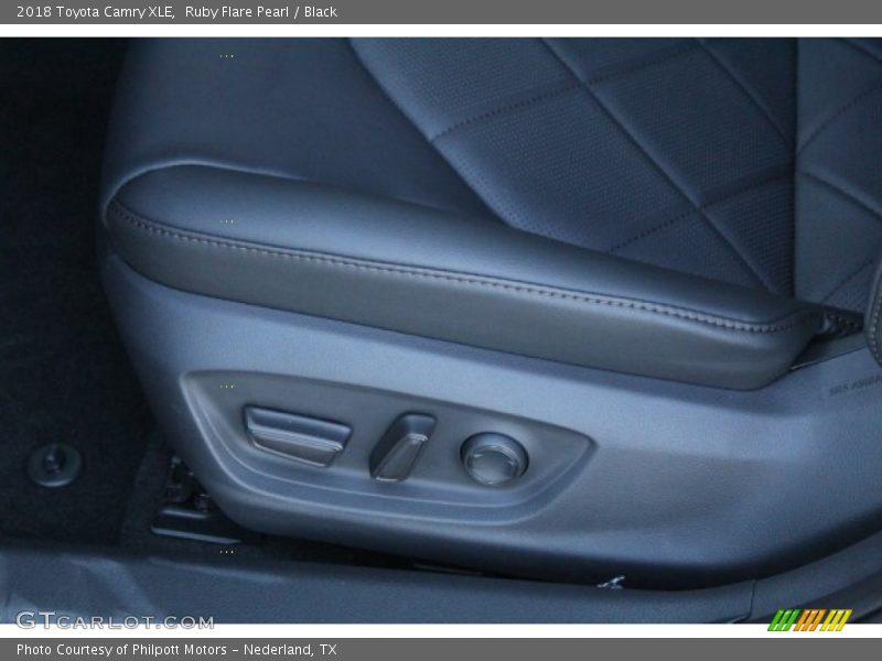 Ruby Flare Pearl / Black 2018 Toyota Camry XLE
