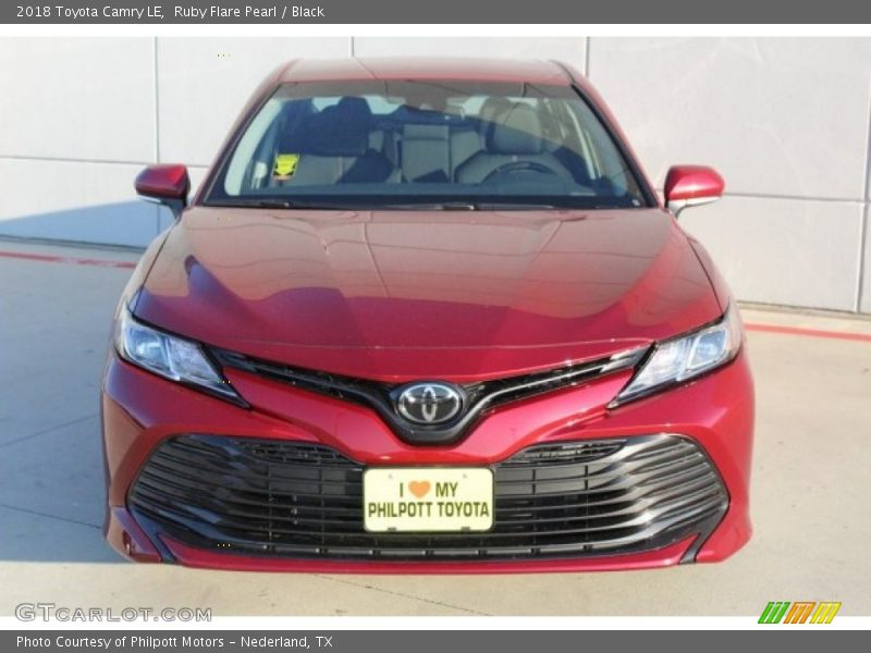 Ruby Flare Pearl / Black 2018 Toyota Camry LE