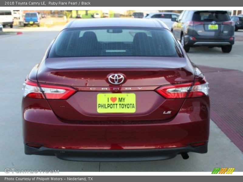 Ruby Flare Pearl / Black 2018 Toyota Camry LE