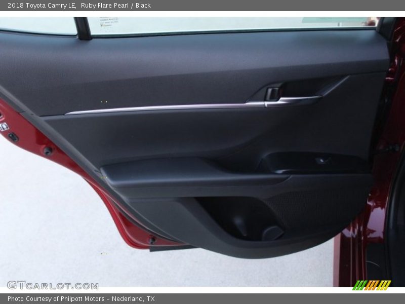 Ruby Flare Pearl / Black 2018 Toyota Camry LE