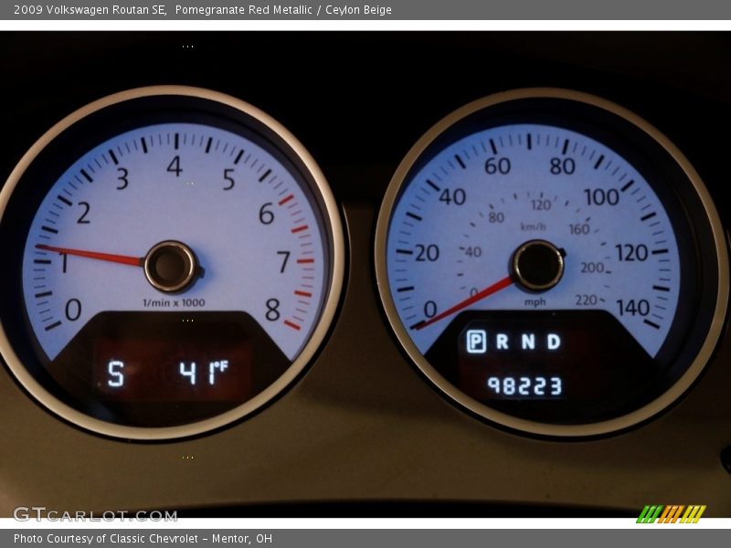 Pomegranate Red Metallic / Ceylon Beige 2009 Volkswagen Routan SE