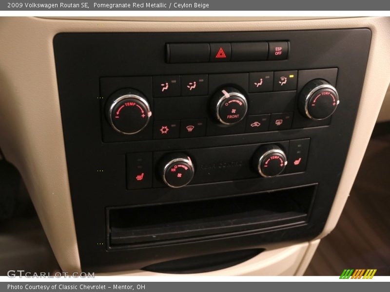 Pomegranate Red Metallic / Ceylon Beige 2009 Volkswagen Routan SE