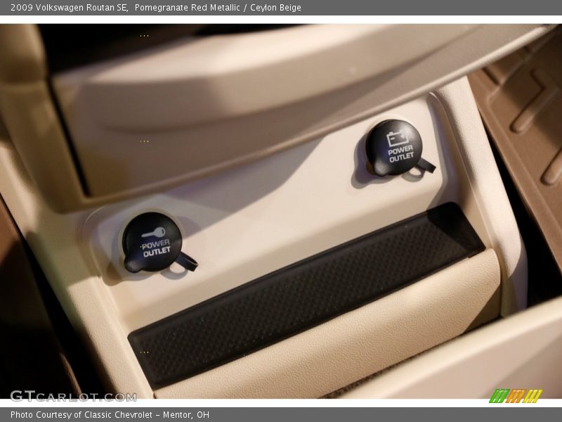 Pomegranate Red Metallic / Ceylon Beige 2009 Volkswagen Routan SE