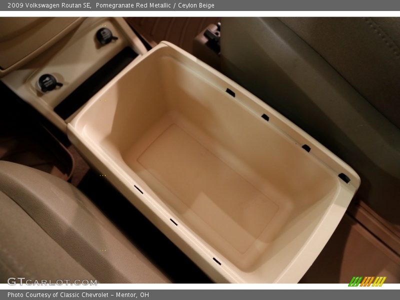 Pomegranate Red Metallic / Ceylon Beige 2009 Volkswagen Routan SE