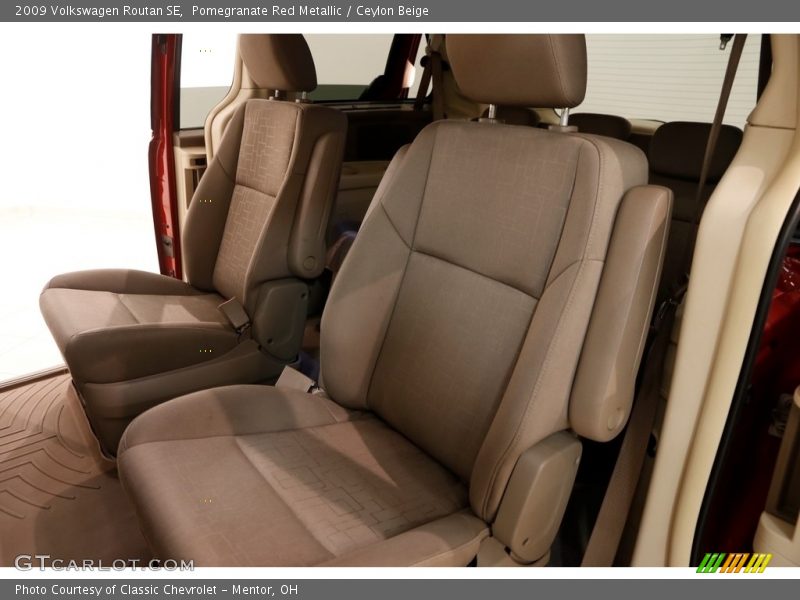 Pomegranate Red Metallic / Ceylon Beige 2009 Volkswagen Routan SE