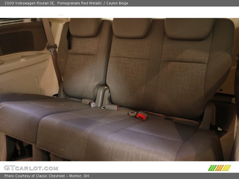 Pomegranate Red Metallic / Ceylon Beige 2009 Volkswagen Routan SE