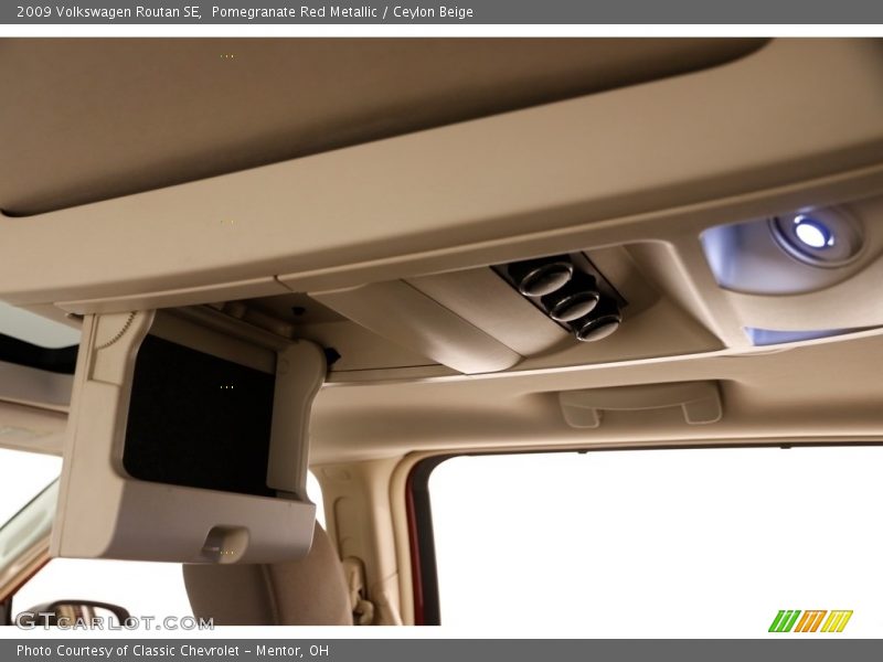 Pomegranate Red Metallic / Ceylon Beige 2009 Volkswagen Routan SE