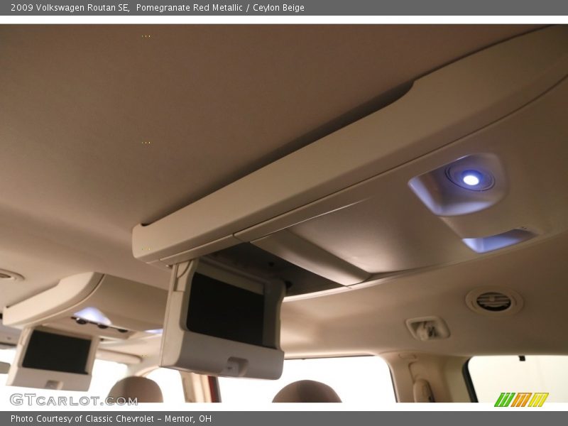 Pomegranate Red Metallic / Ceylon Beige 2009 Volkswagen Routan SE