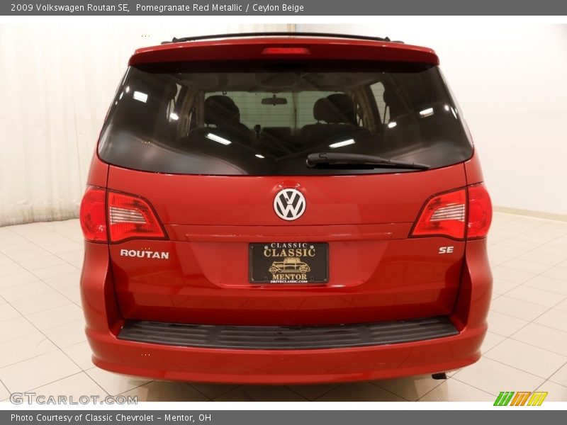 Pomegranate Red Metallic / Ceylon Beige 2009 Volkswagen Routan SE