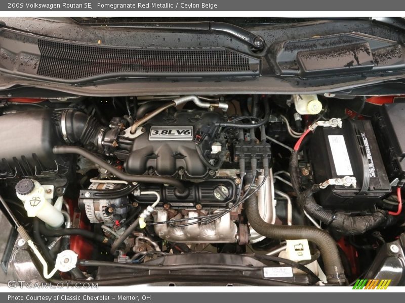 Pomegranate Red Metallic / Ceylon Beige 2009 Volkswagen Routan SE