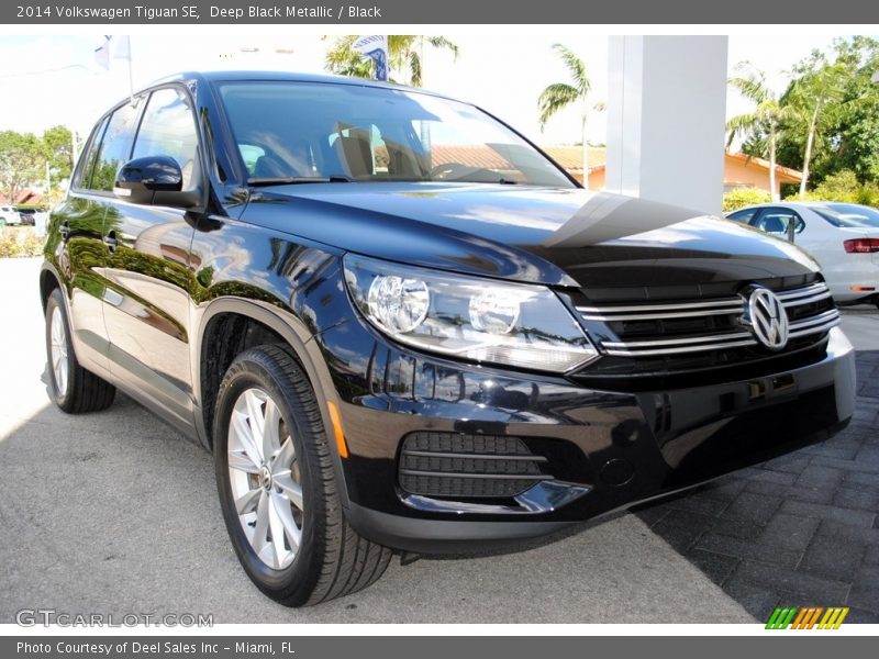 Deep Black Metallic / Black 2014 Volkswagen Tiguan SE