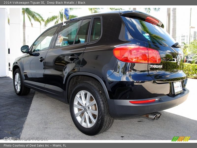 Deep Black Metallic / Black 2014 Volkswagen Tiguan SE