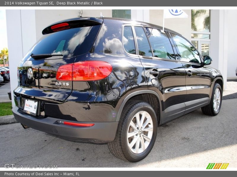 Deep Black Metallic / Black 2014 Volkswagen Tiguan SE
