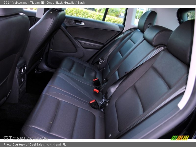 Deep Black Metallic / Black 2014 Volkswagen Tiguan SE