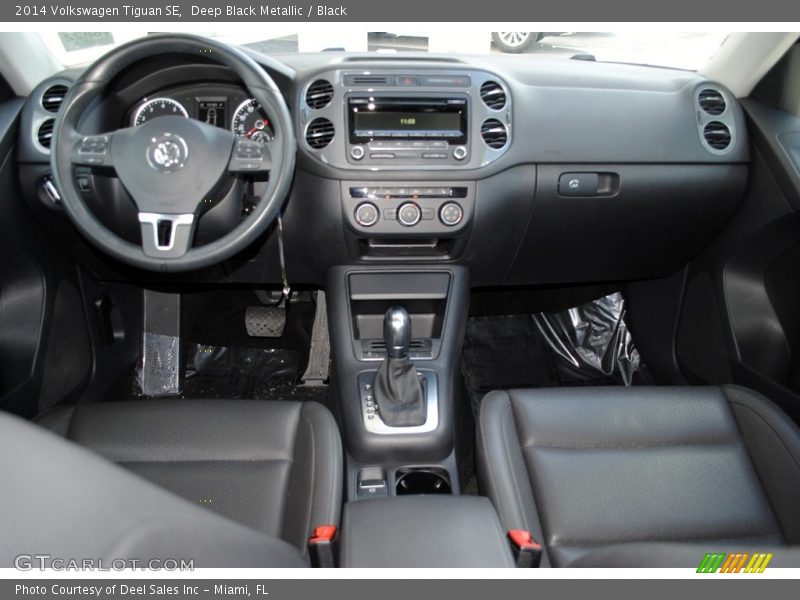 Deep Black Metallic / Black 2014 Volkswagen Tiguan SE