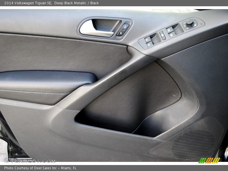 Deep Black Metallic / Black 2014 Volkswagen Tiguan SE