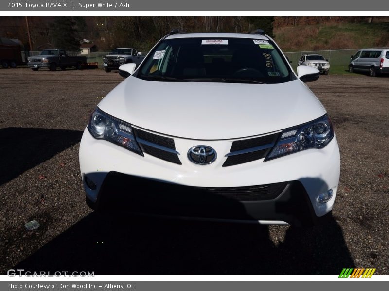 Super White / Ash 2015 Toyota RAV4 XLE